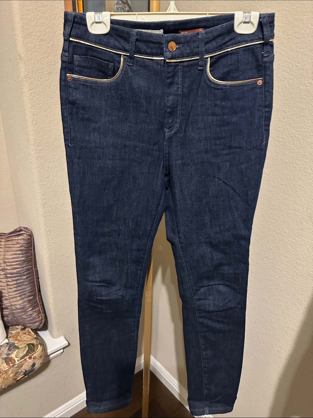 Size 29 Anthropologie Pilcro dark wash skinny jeans w gold contrast trim